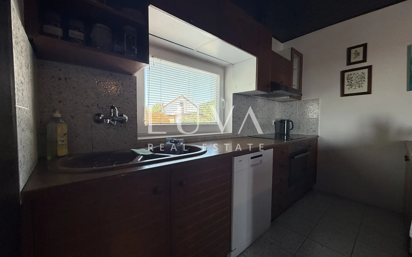 Zagreb, Vrapče, obiteljska kuća s garažom, NKP 264 m²