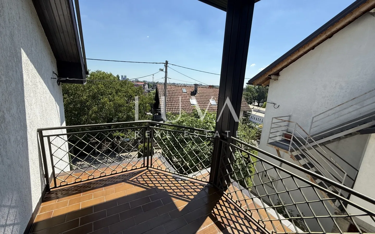 Zagreb, Vrapče, obiteljska kuća s garažom, NKP 264 m²