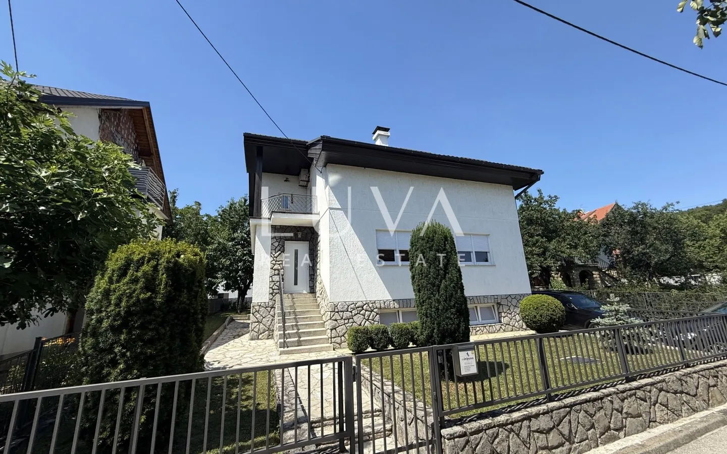 Zagreb, Vrapče, obiteljska kuća s garažom, NKP 264 m²