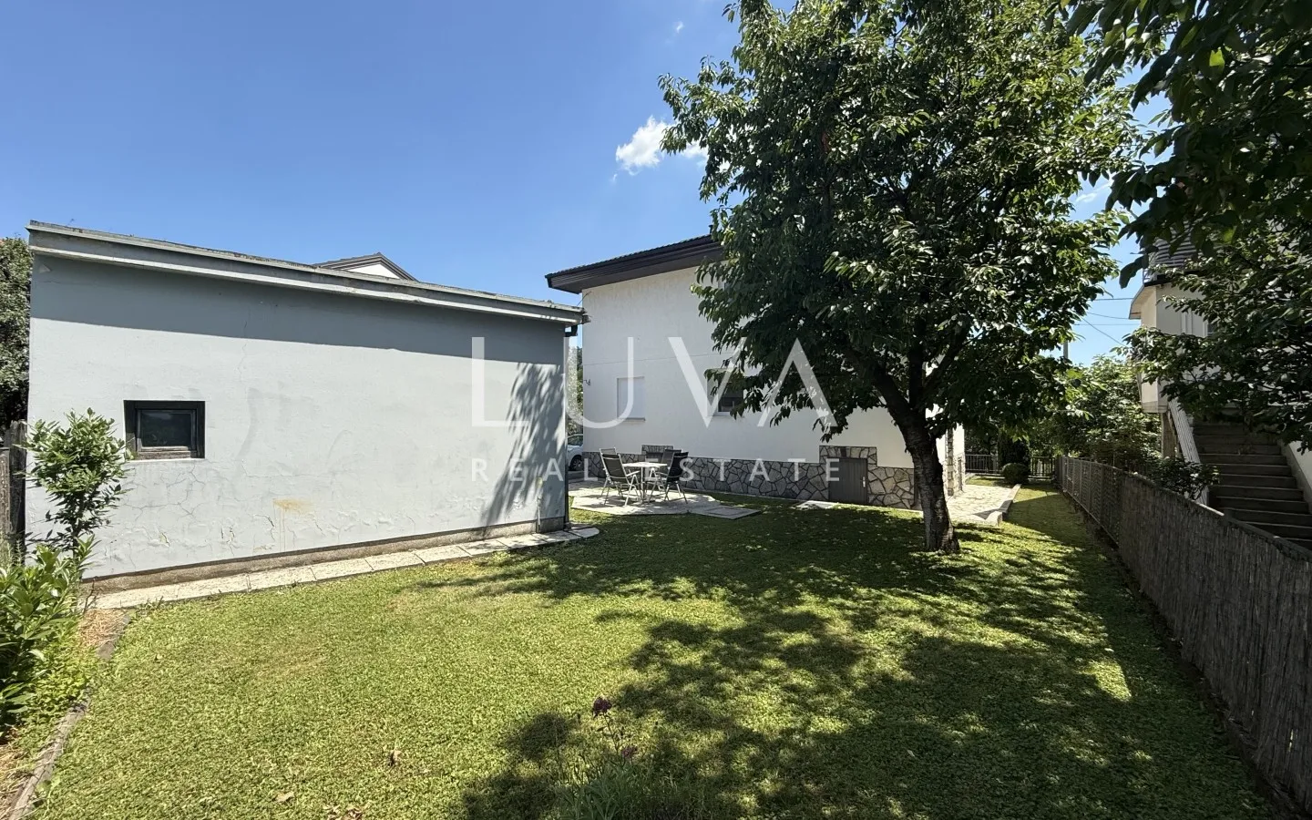 Zagreb, Vrapče, obiteljska kuća s garažom, NKP 264 m²