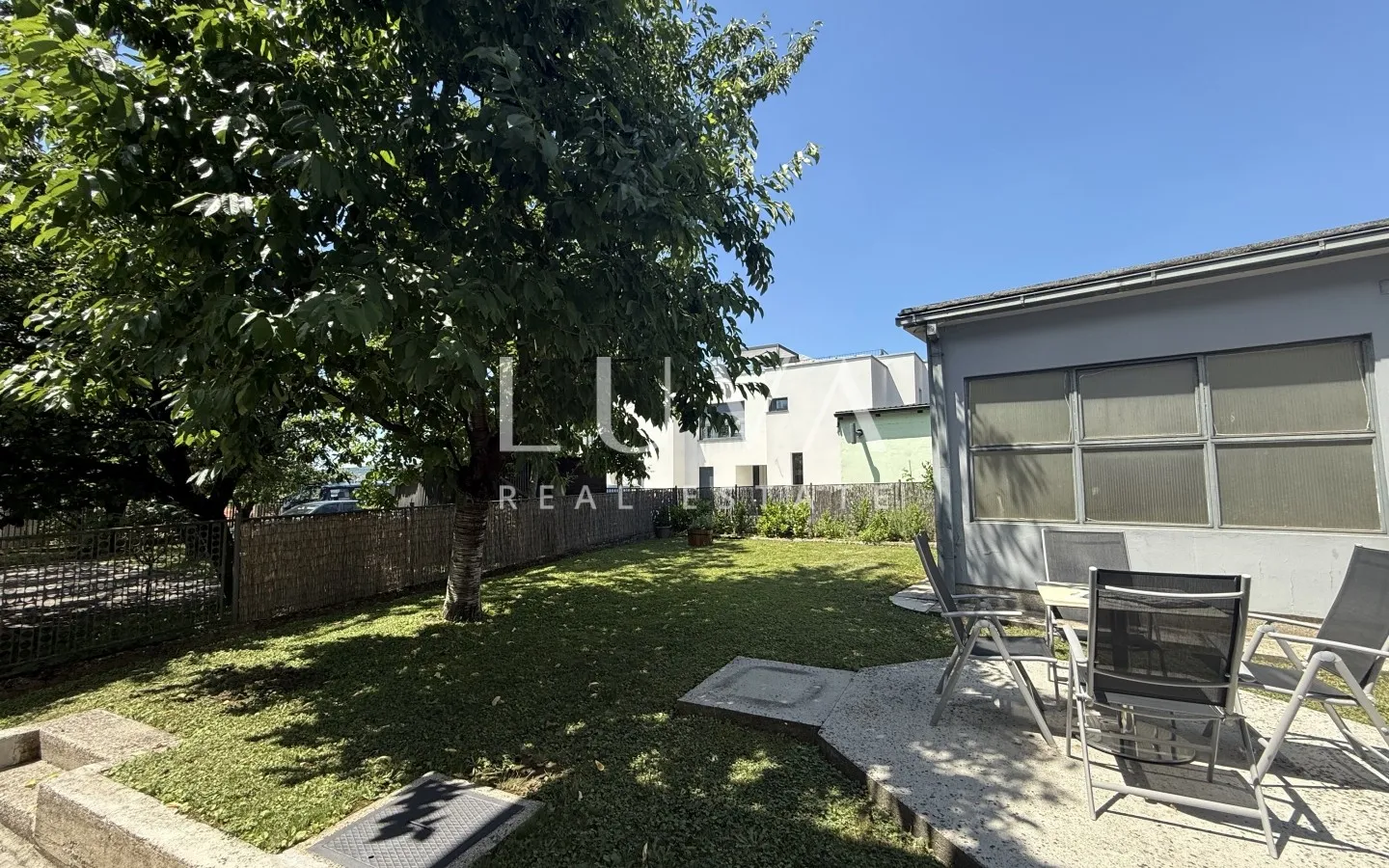 Zagreb, Vrapče, obiteljska kuća s garažom, NKP 264 m²