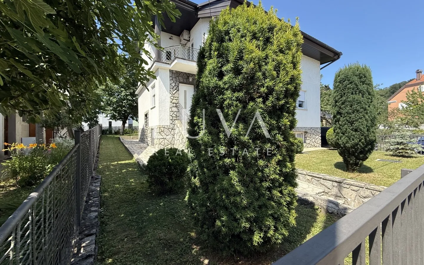 Zagreb, Vrapče, obiteljska kuća s garažom, NKP 264 m²