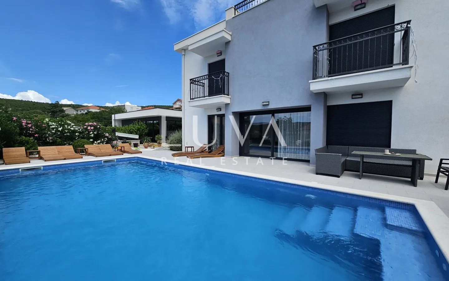 Solin, Koprivno, villa s bazenom, ljetnom kuhinjom na prodaju