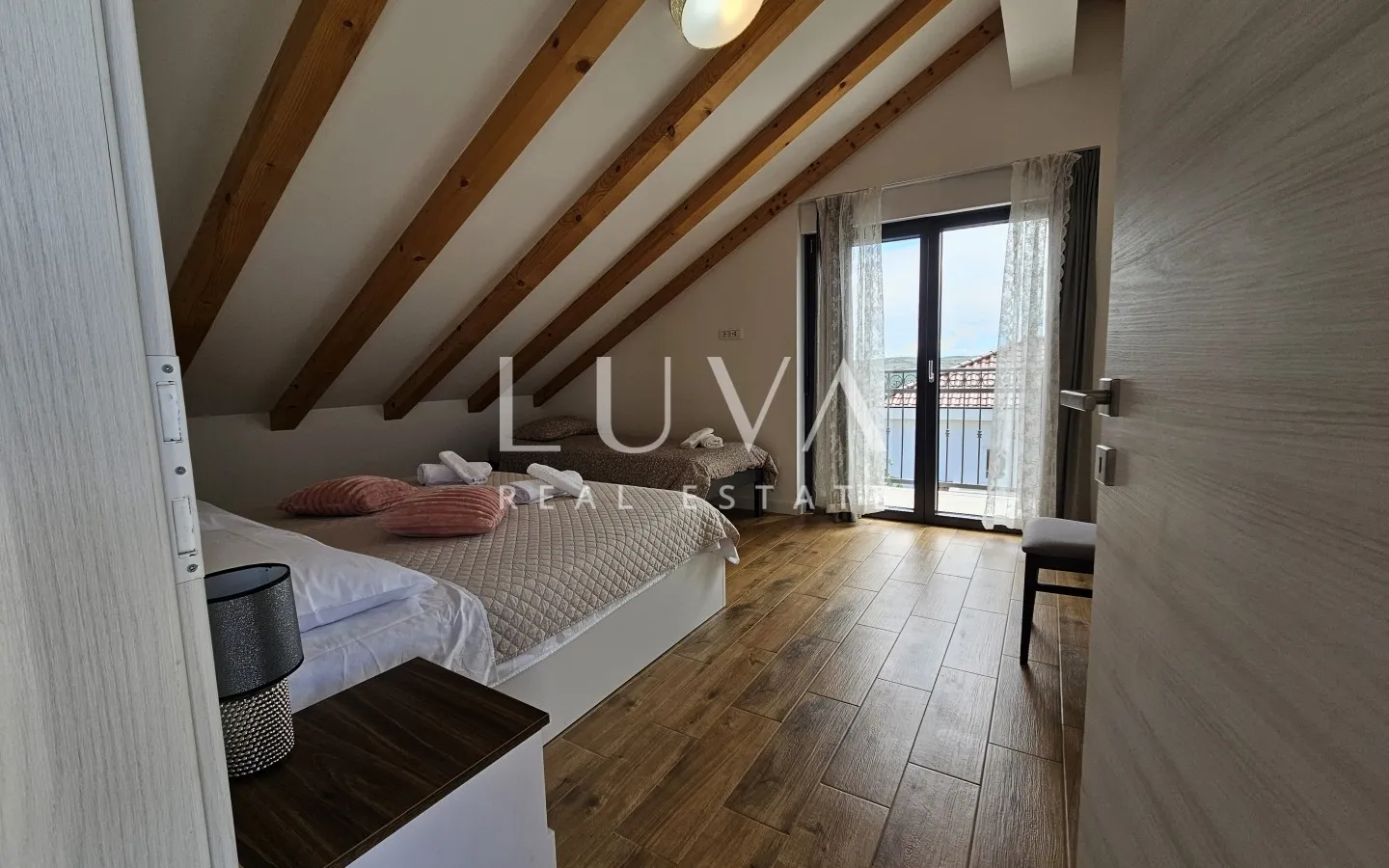 Solin, Koprivno, villa s bazenom, ljetnom kuhinjom na prodaju