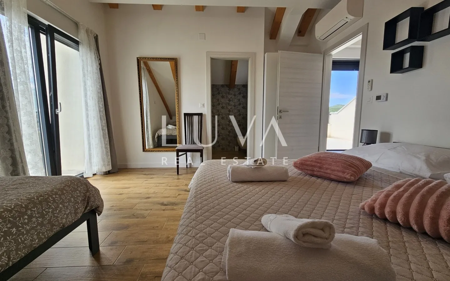 Solin, Koprivno, villa s bazenom, ljetnom kuhinjom na prodaju