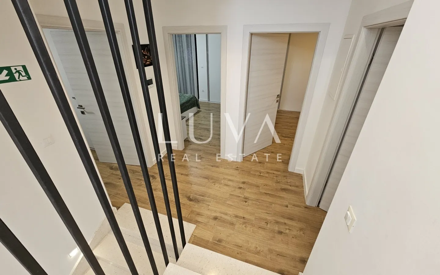 Solin, Koprivno, villa s bazenom, ljetnom kuhinjom na prodaju