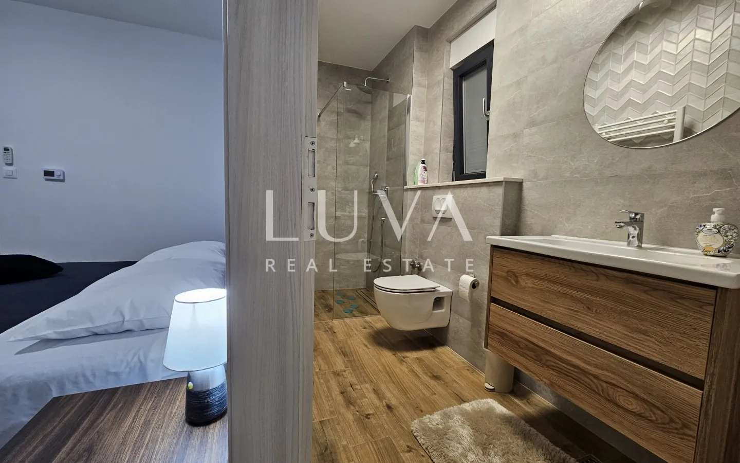 Solin, Koprivno, villa s bazenom, ljetnom kuhinjom na prodaju