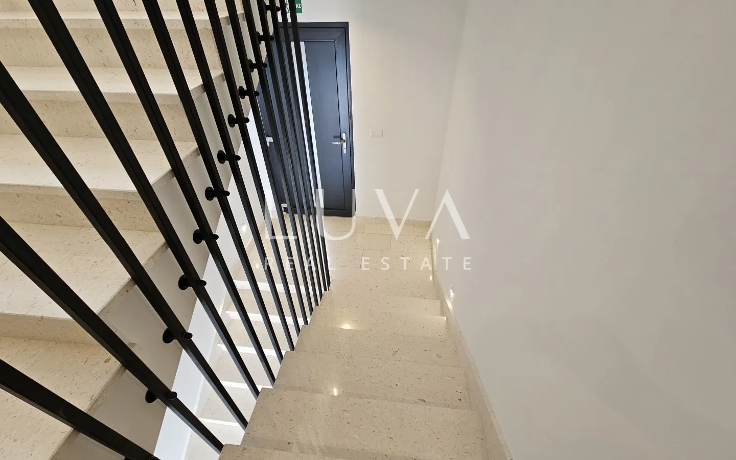 Solin, Koprivno, villa s bazenom, ljetnom kuhinjom na prodaju