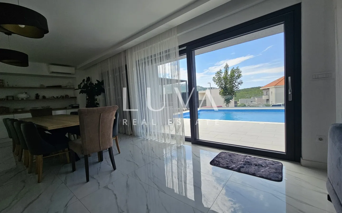 Solin, Koprivno, villa s bazenom, ljetnom kuhinjom na prodaju