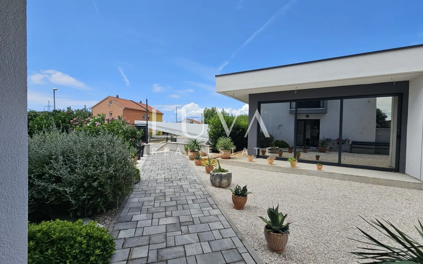 Solin, Koprivno, villa s bazenom, ljetnom kuhinjom na prodaju