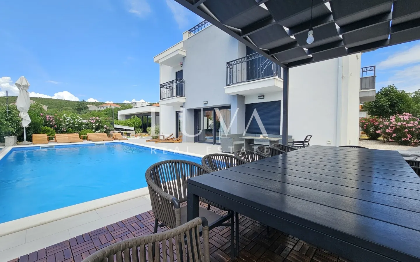 Solin, Koprivno, villa s bazenom, ljetnom kuhinjom na prodaju