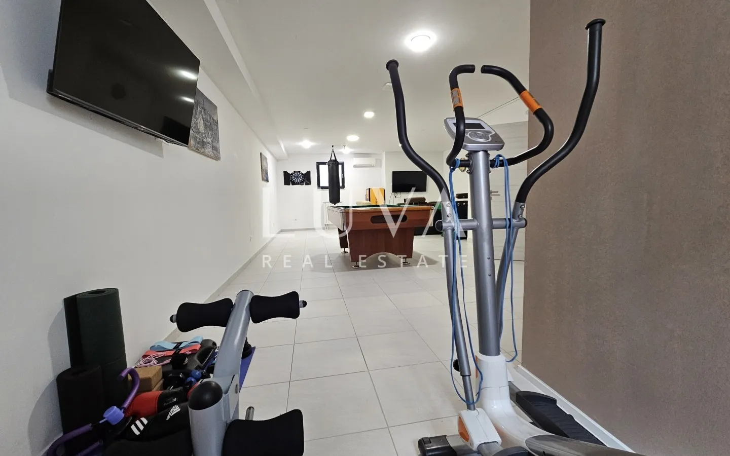 Solin, Koprivno, villa s bazenom, ljetnom kuhinjom na prodaju