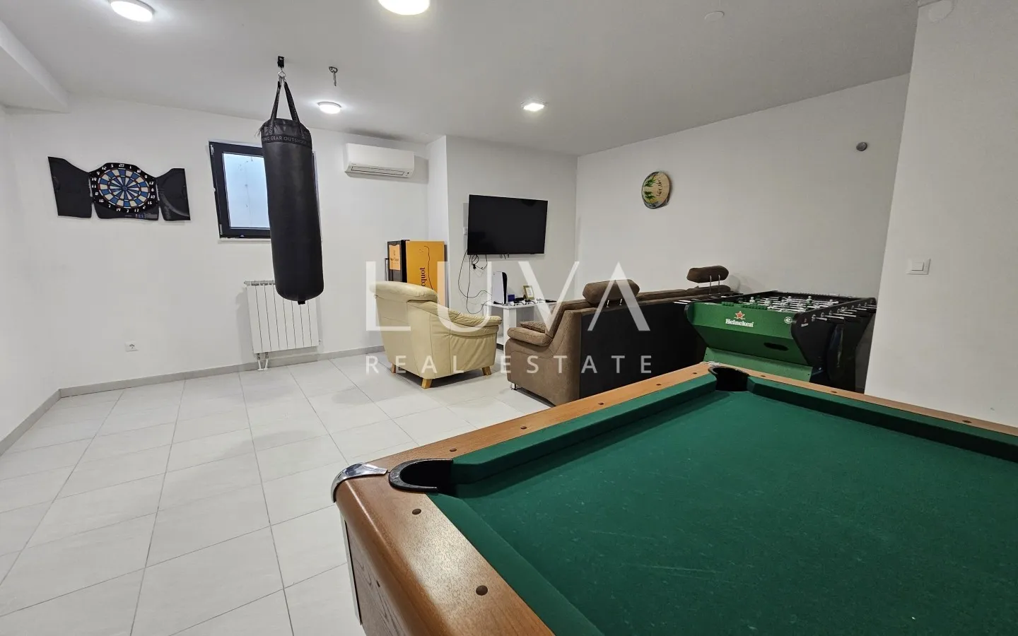 Solin, Koprivno, villa s bazenom, ljetnom kuhinjom na prodaju