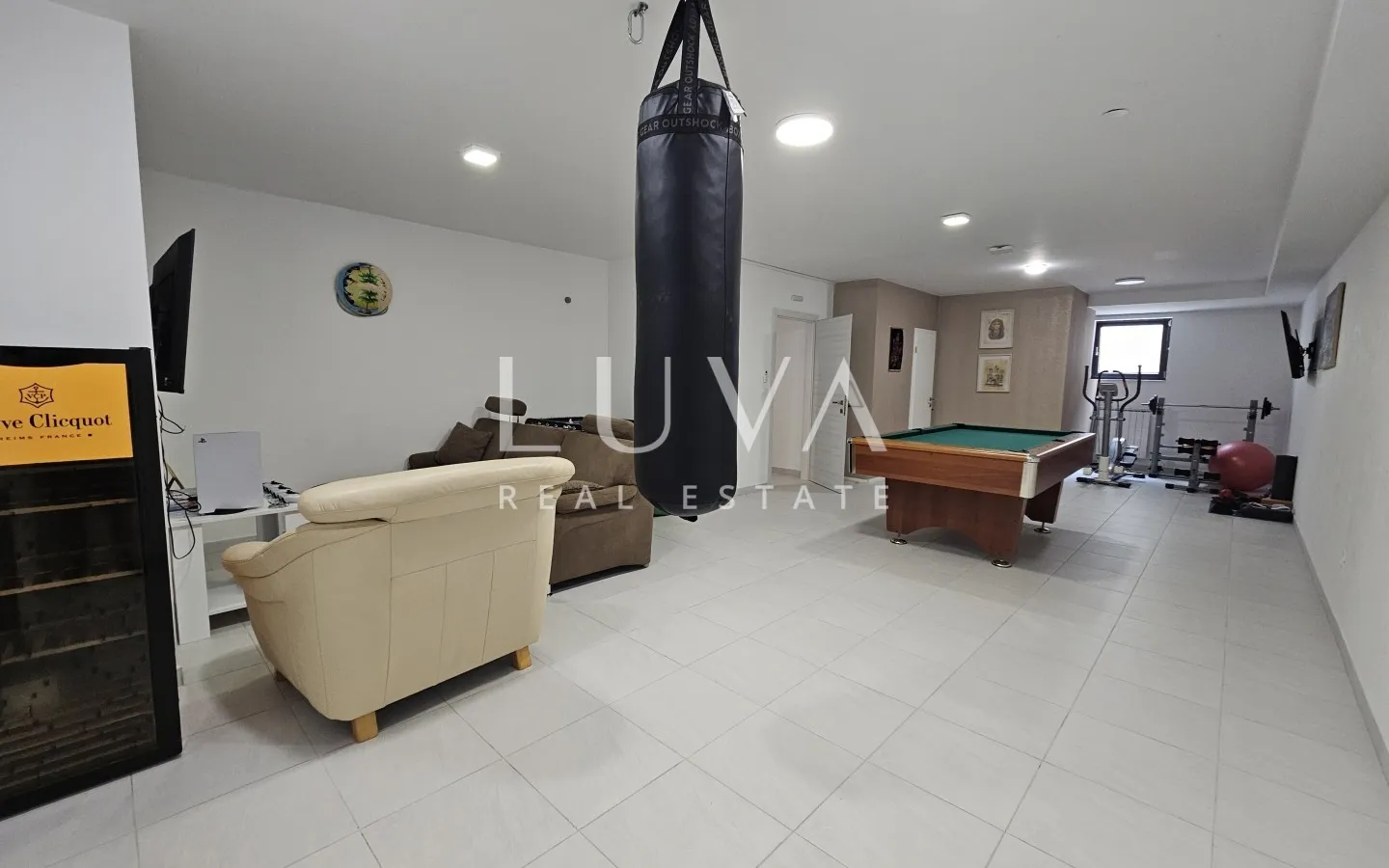 Solin, Koprivno, villa s bazenom, ljetnom kuhinjom na prodaju