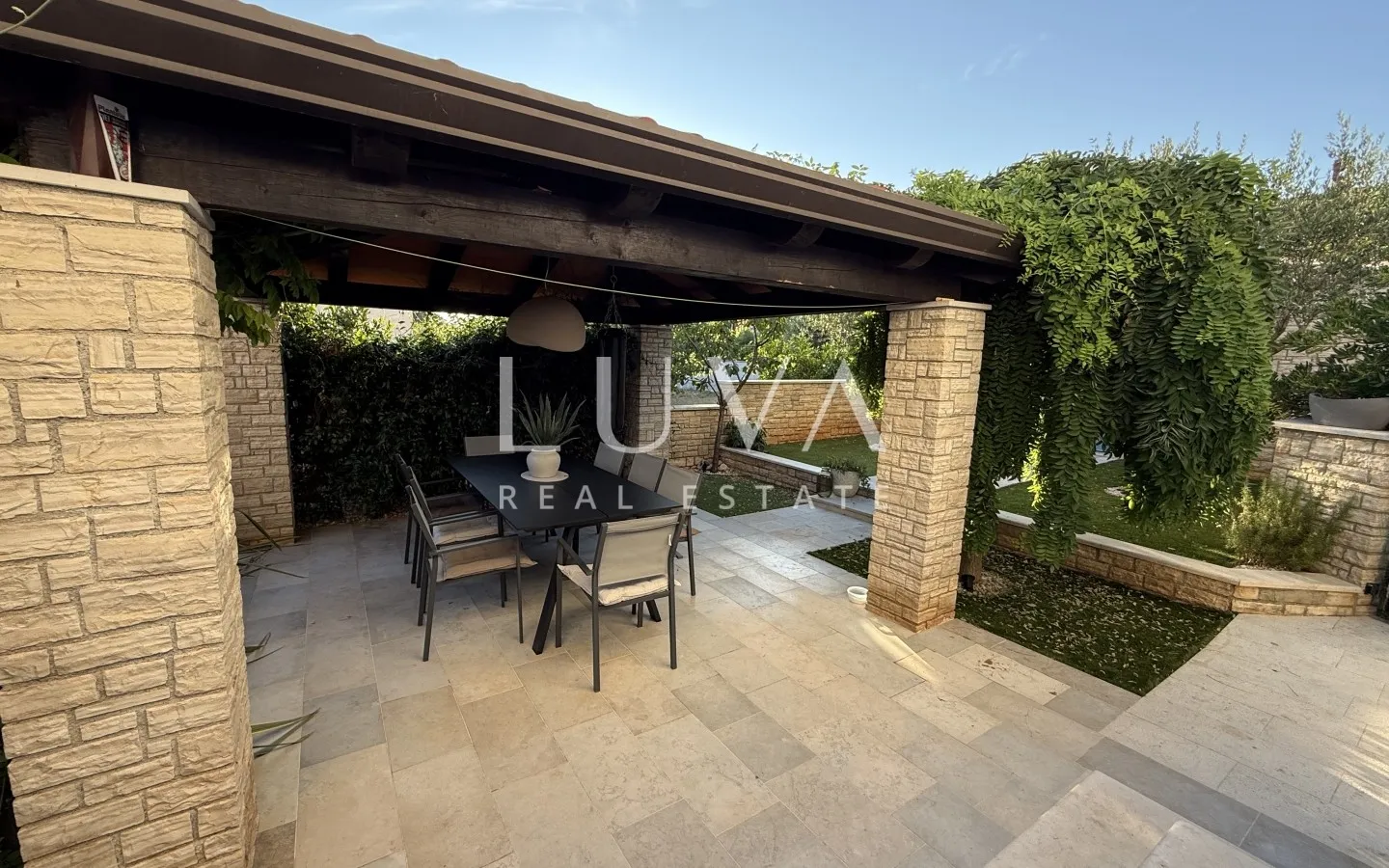 Istria, Novigrad, modern 4 room apartment 73m2 with Garden and Tavern