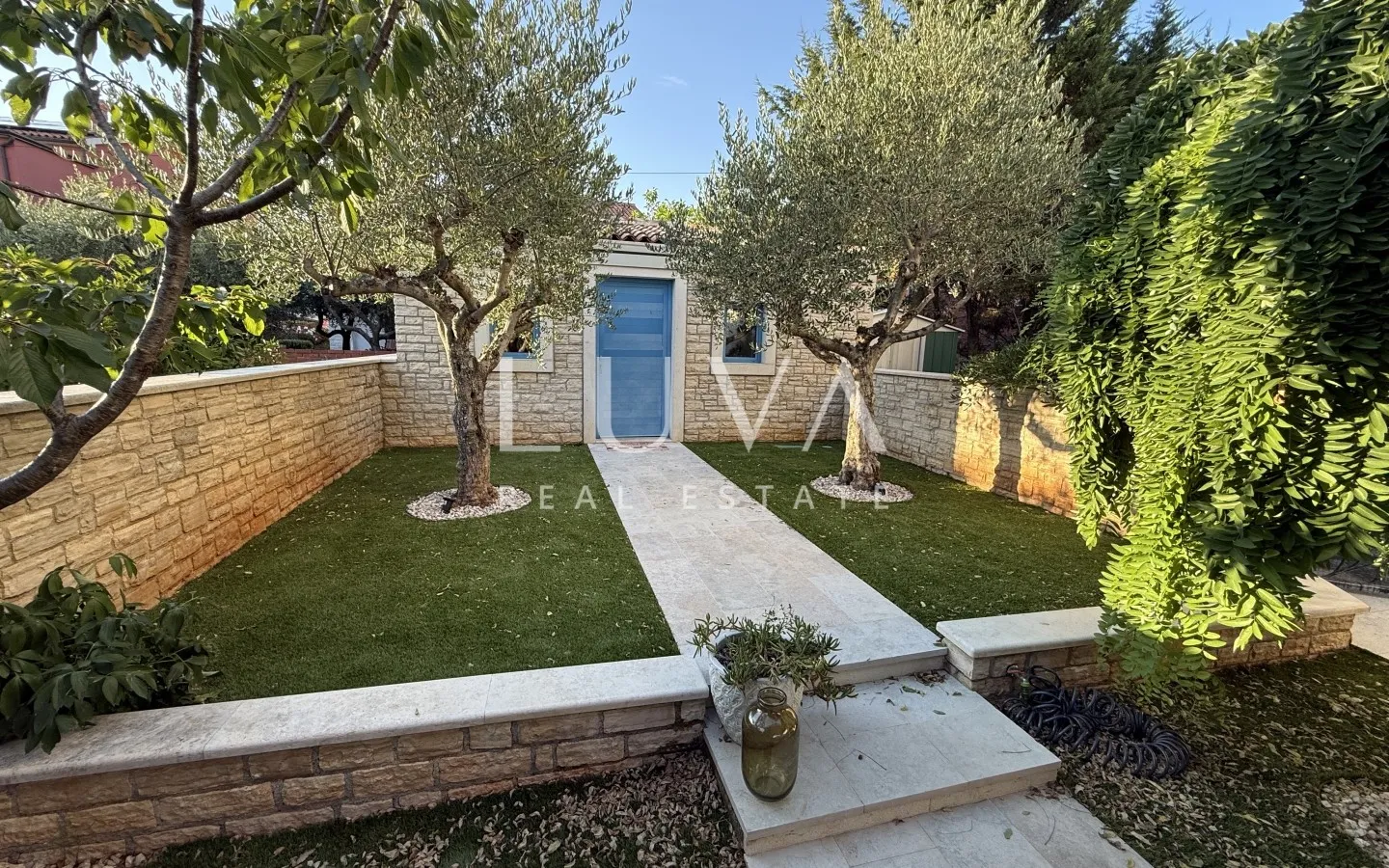 Istria, Novigrad, modern 4 room apartment 73m2 with Garden and Tavern