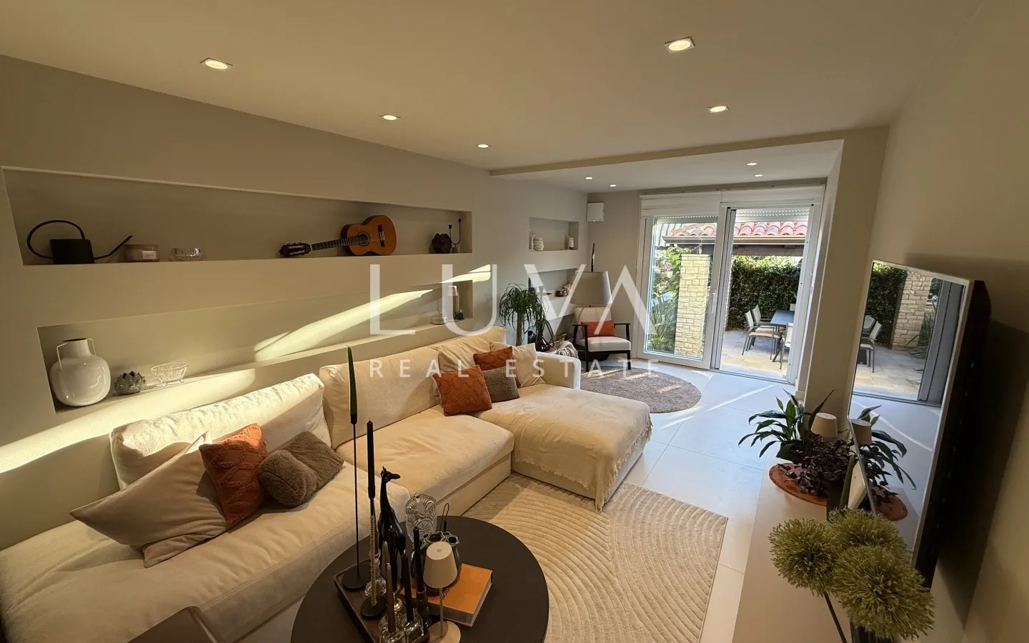 Istria, Novigrad, modern 4 room apartment 73m2 with Garden and Tavern