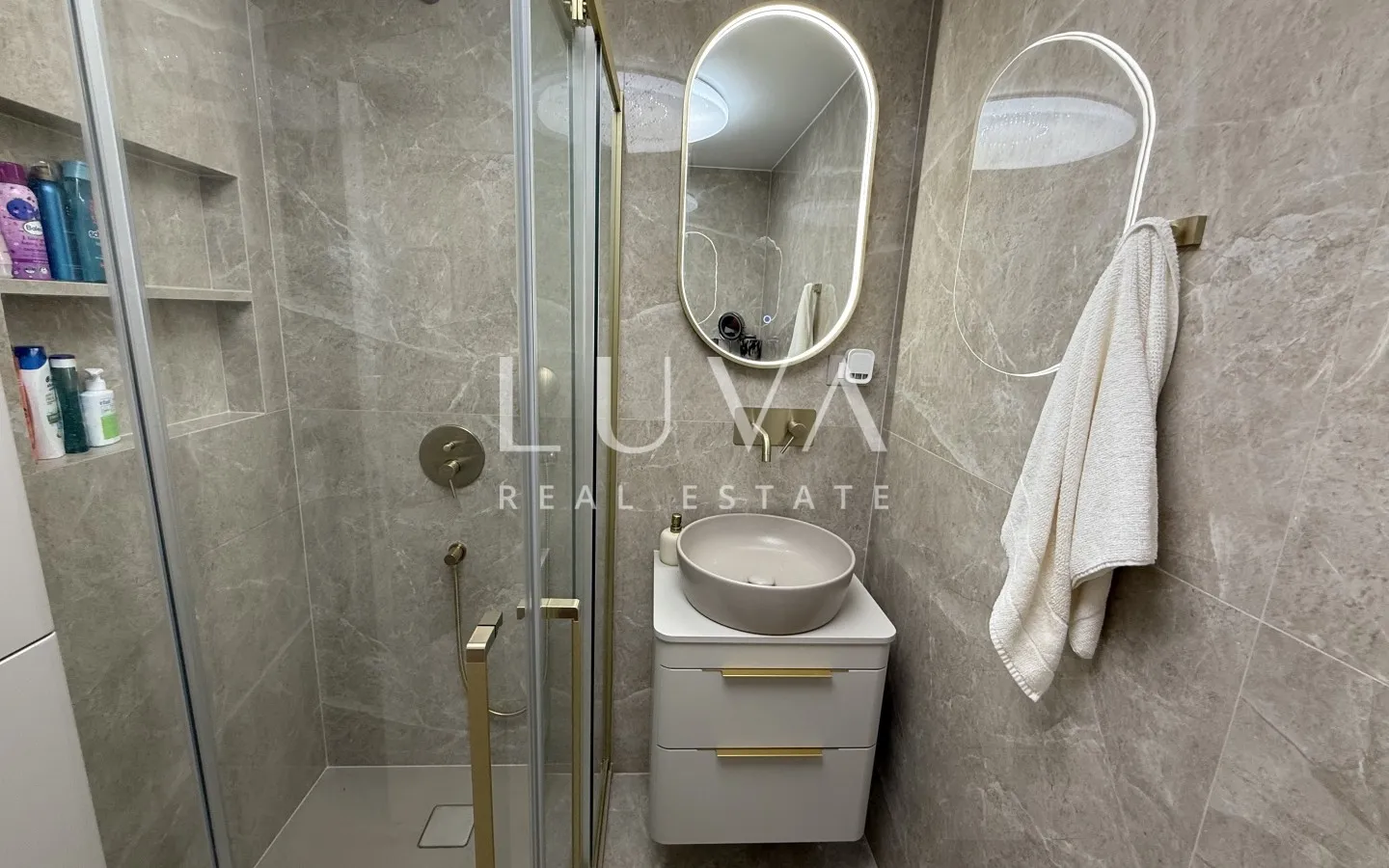 Istria, Novigrad, modern 4 room apartment 73m2 with Garden and Tavern