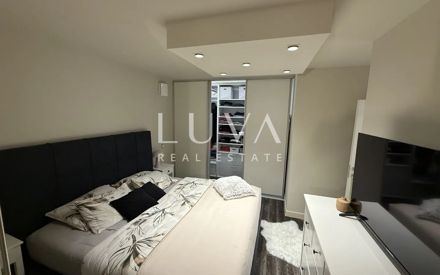 Istria, Novigrad, modern 4 room apartment 73m2 with Garden and Tavern