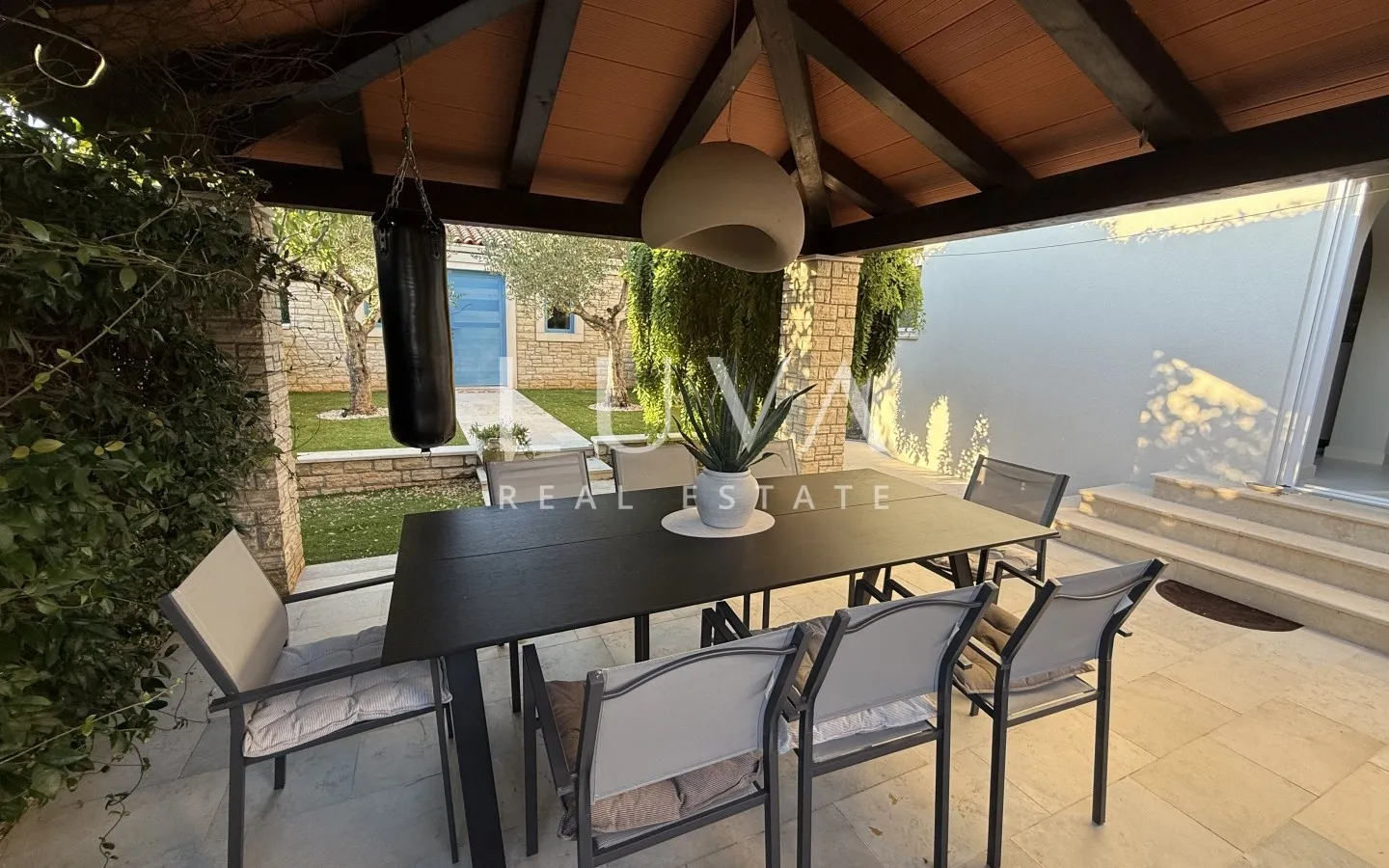 Istria, Novigrad, modern 4 room apartment 73m2 with Garden and Tavern