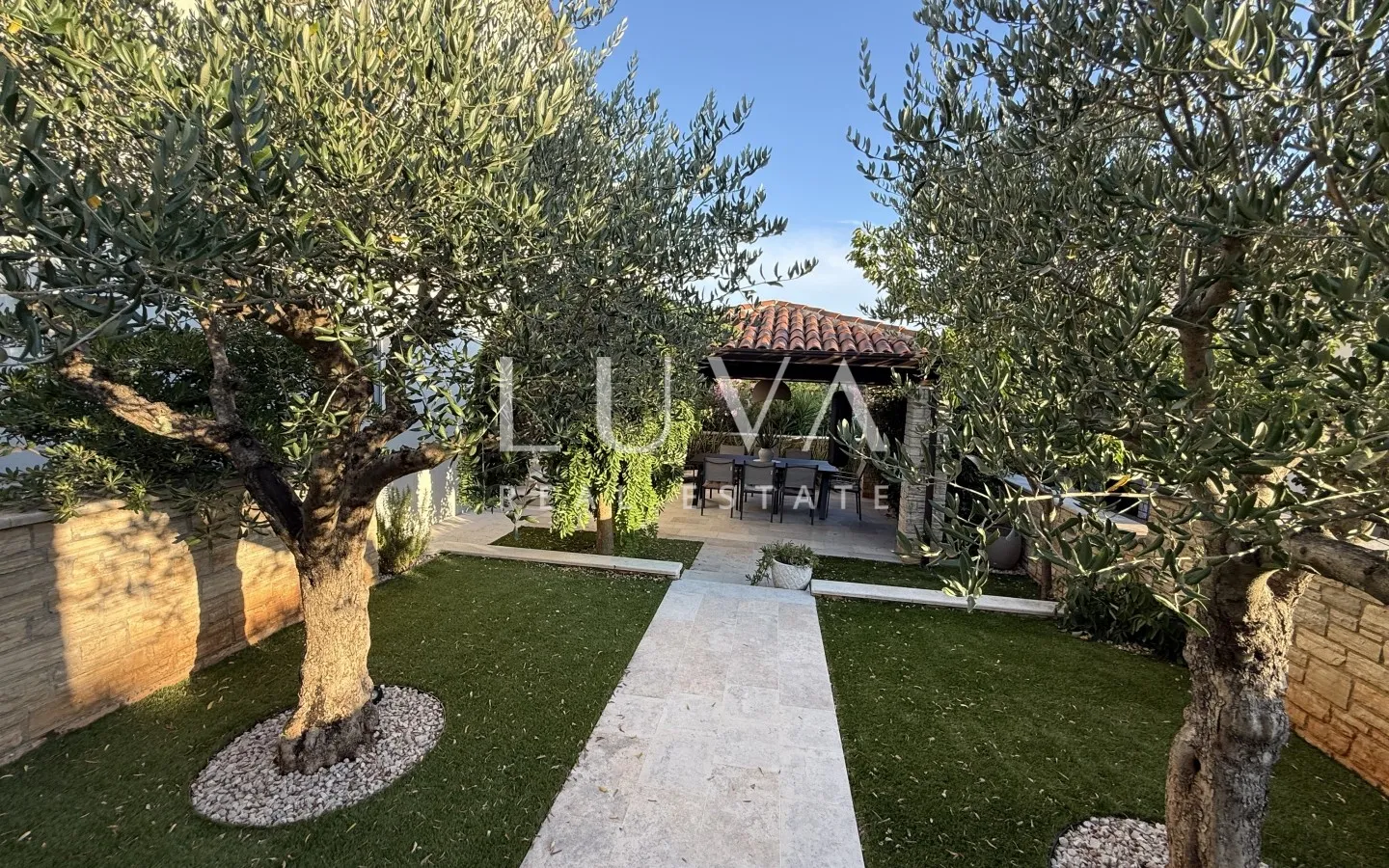 Istria, Novigrad, modern 4 room apartment 73m2 with Garden and Tavern