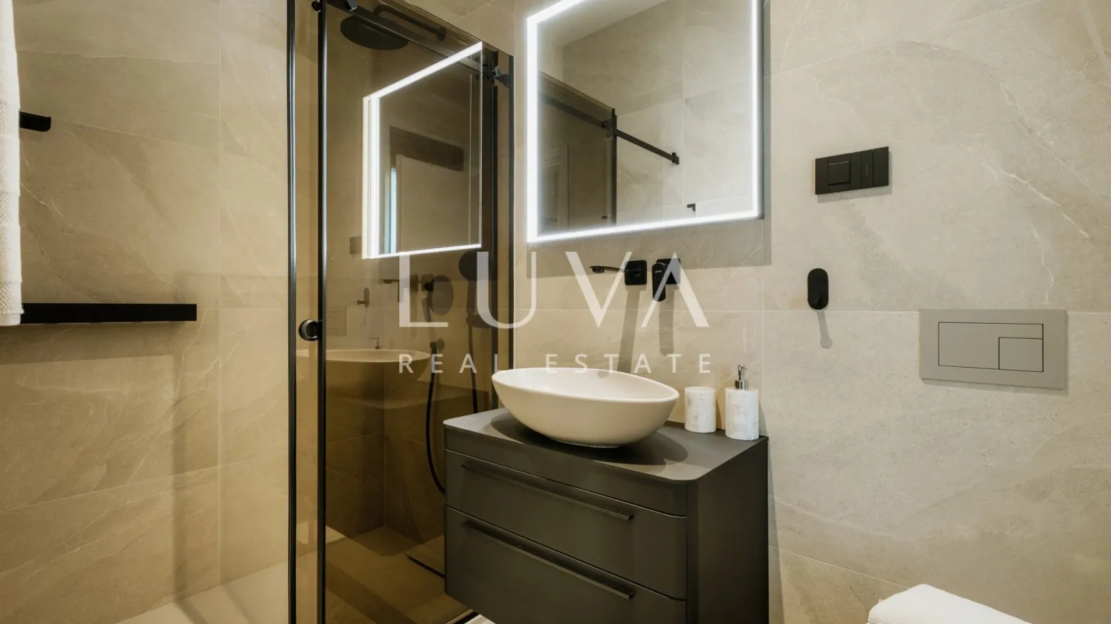 Istria, Poreč, modern house with heated pool, NKP 127 m²