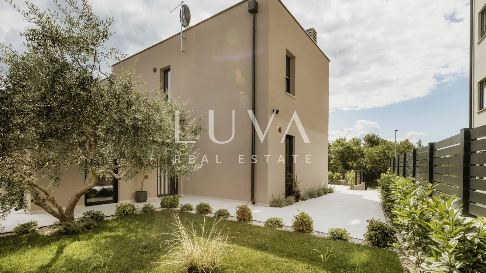 Istria, Poreč, modern house with heated pool, NKP 127 m²