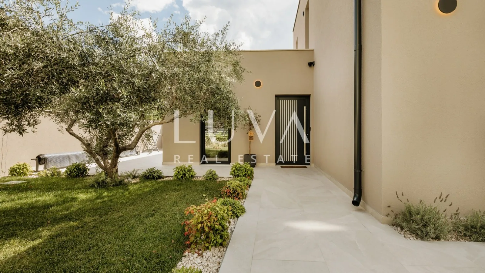 Istria, Poreč, modern house with heated pool, NKP 127 m²