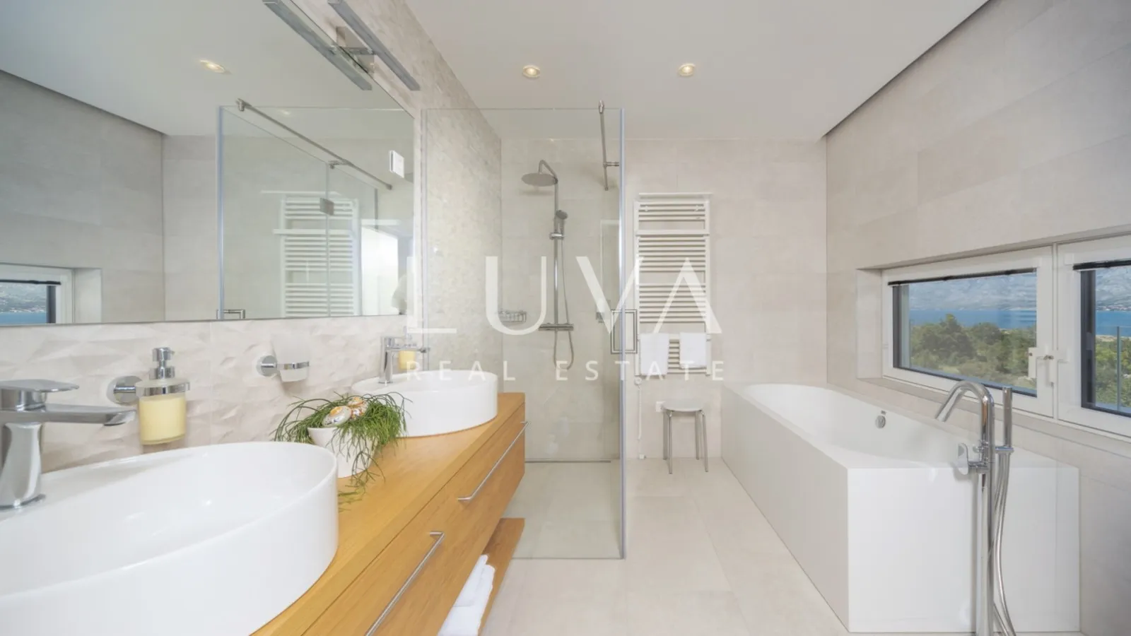 Zadar, Vinjerac, luxury villa 683 m2 with pool by the sea for sale