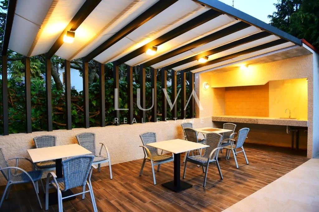 Istrien, Poreč, Haus mit Wohnungen und Schwimmbad, 398 m²