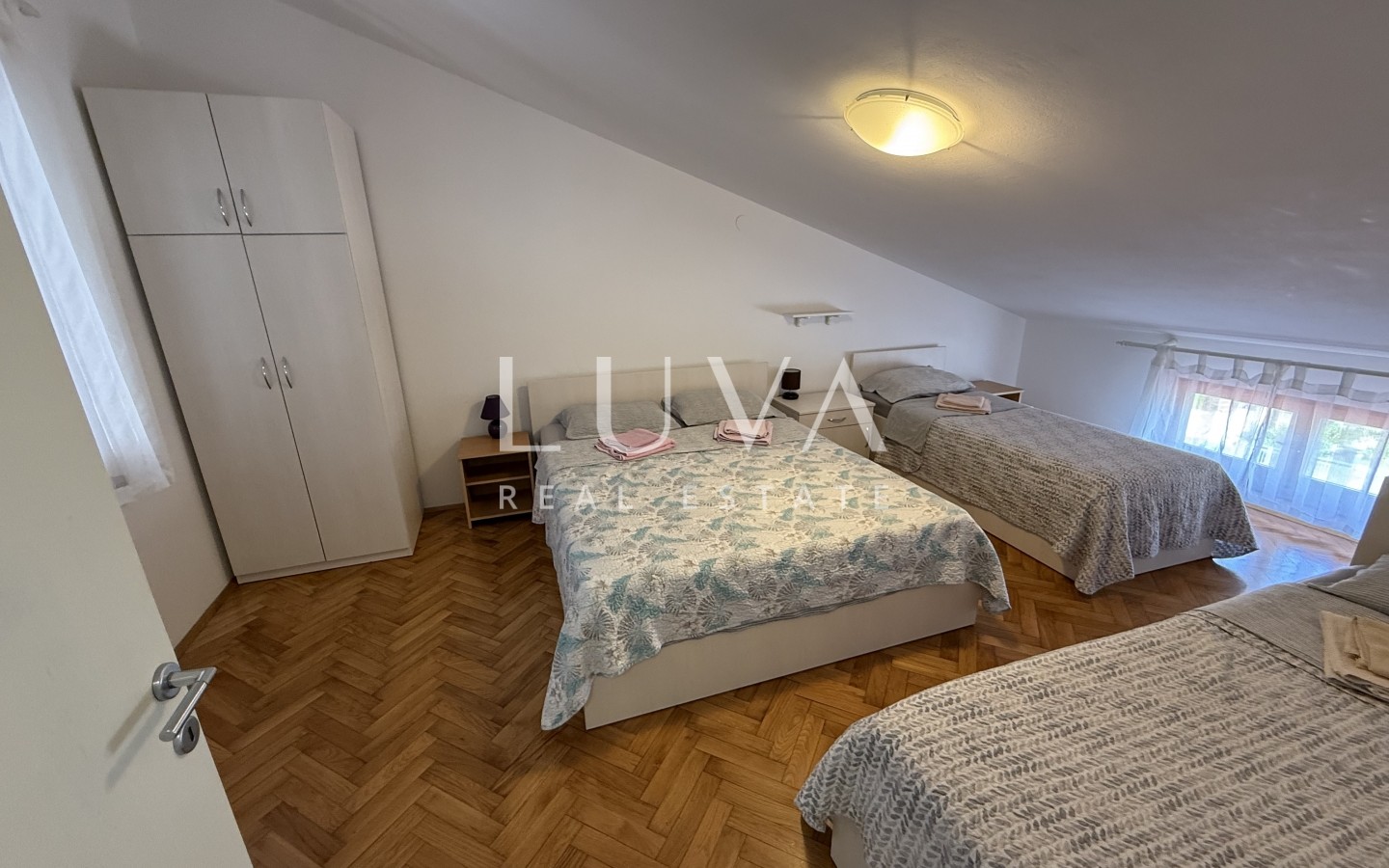 Istrien, Poreč, Haus mit Wohnungen und Schwimmbad, 398 m²