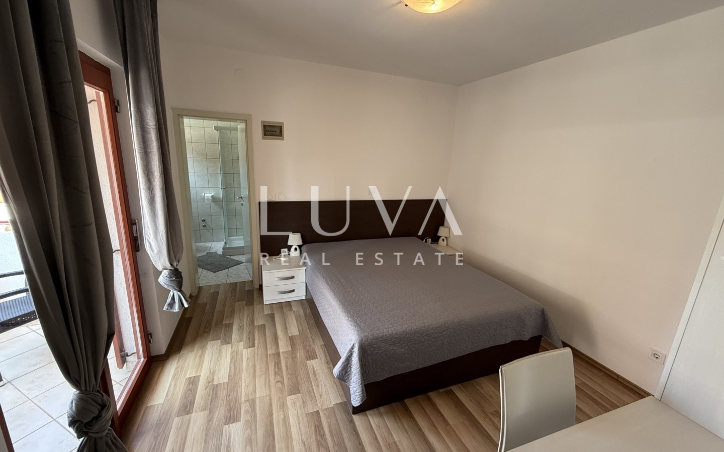 Istrien, Poreč, Haus mit Wohnungen und Schwimmbad, 398 m²