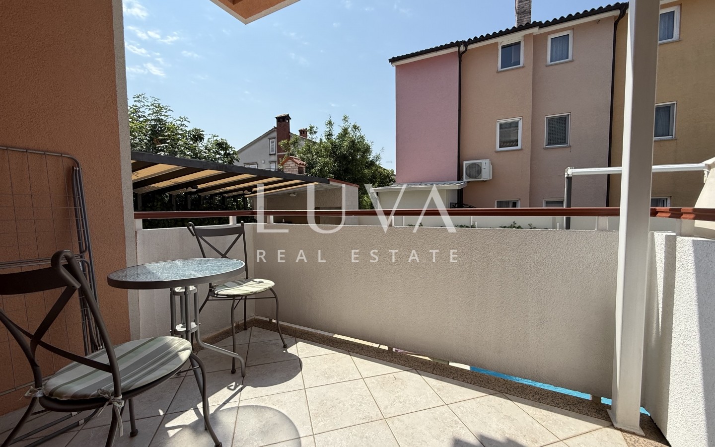 Istrien, Poreč, Haus mit Wohnungen und Schwimmbad, 398 m²