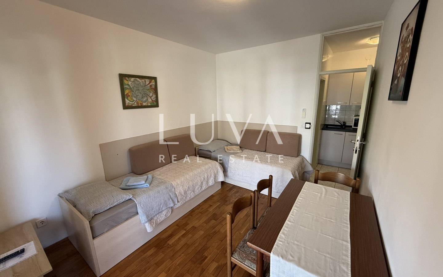 Istrien, Poreč, Haus mit Wohnungen und Schwimmbad, 398 m²