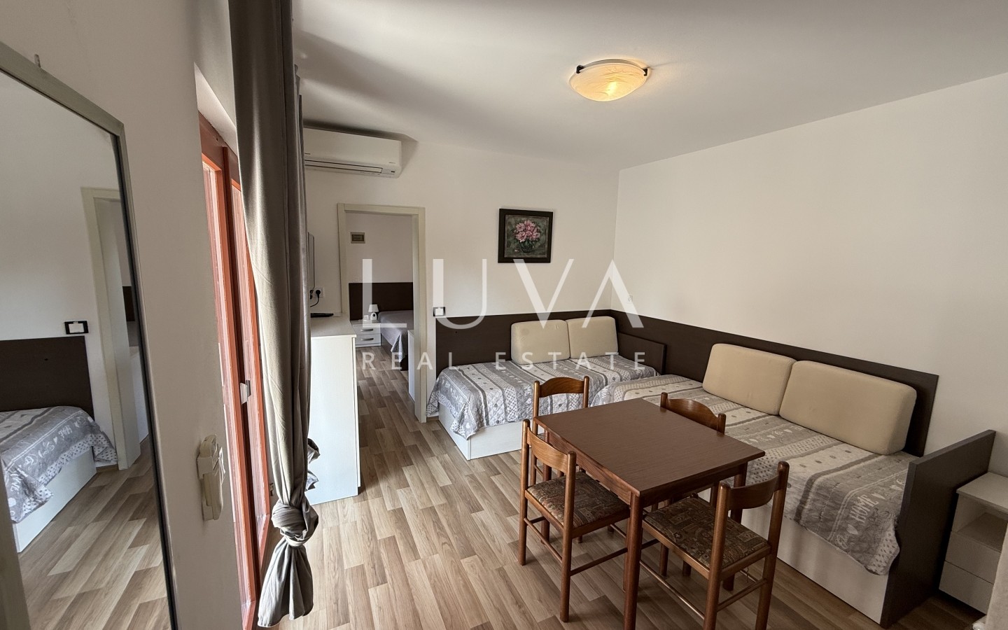 Istrien, Poreč, Haus mit Wohnungen und Schwimmbad, 398 m²