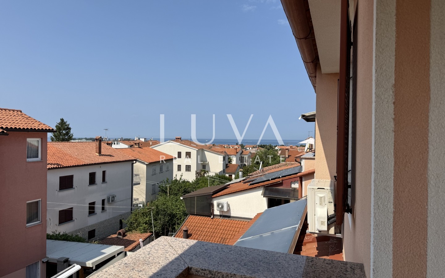 Istrien, Poreč, Haus mit Wohnungen und Schwimmbad, 398 m²
