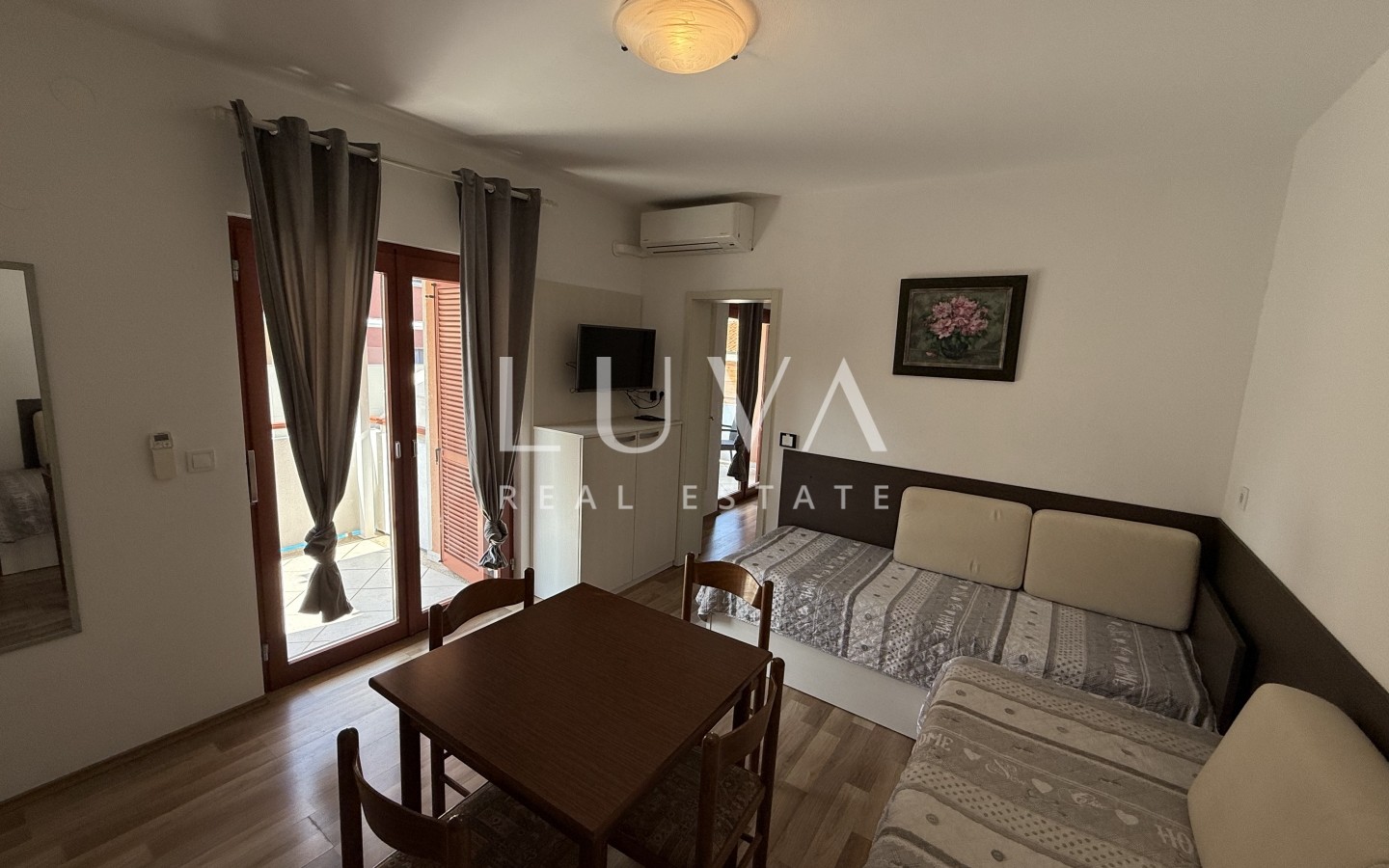 Istrien, Poreč, Haus mit Wohnungen und Schwimmbad, 398 m²