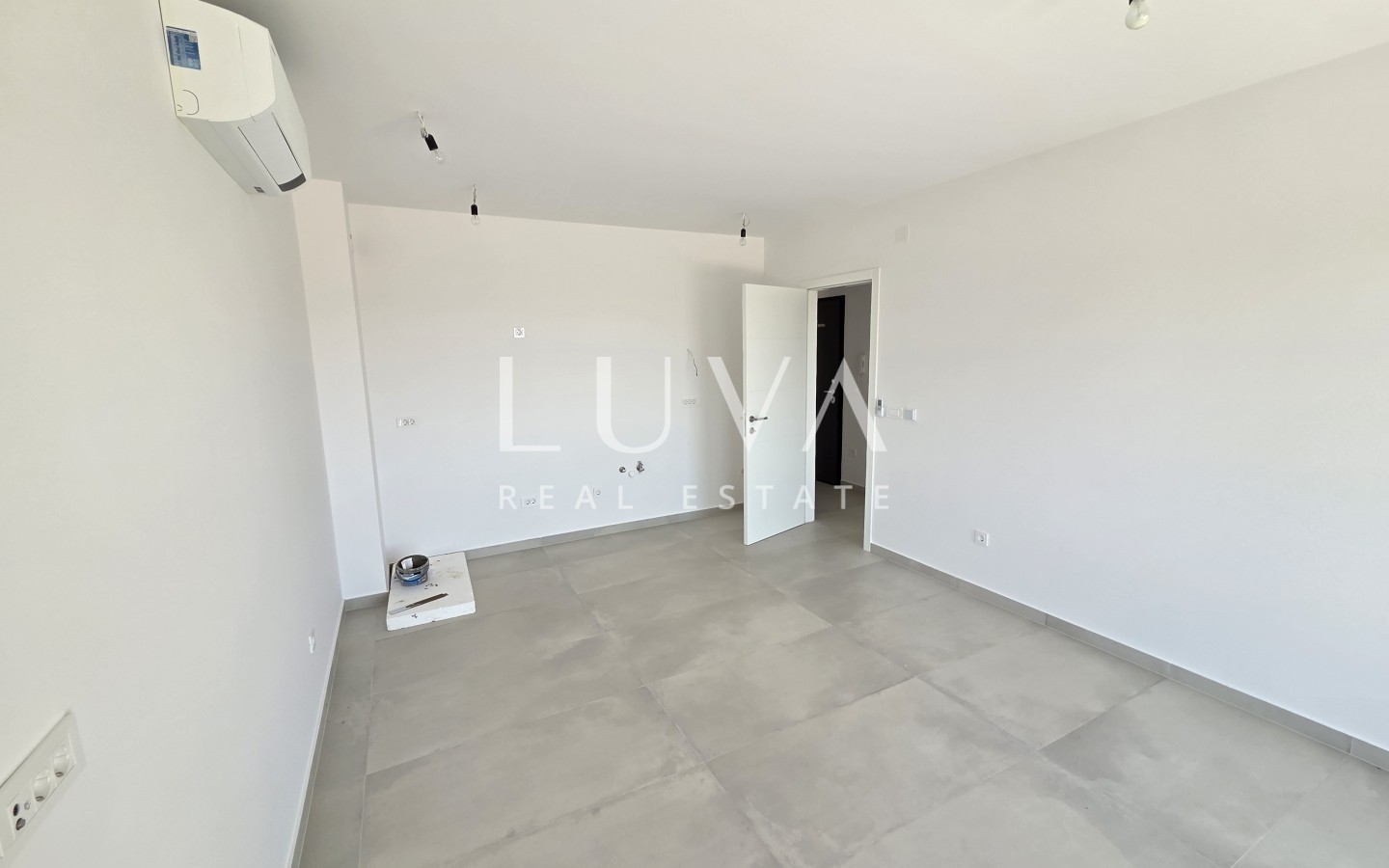Novalja, modern new build apartment, S1, NKP 74 m²