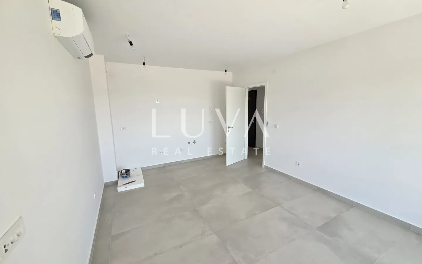 Novalja, moderne Neubauwohnung, S1, NKP 74 m²