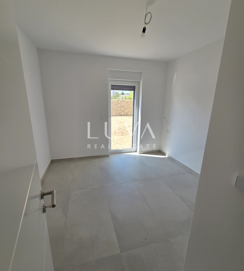 Novalja, modern new build apartment, S1, NKP 74 m²