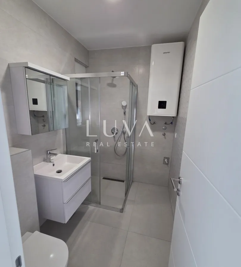 Novalja, moderne Neubauwohnung, S1, NKP 74 m²