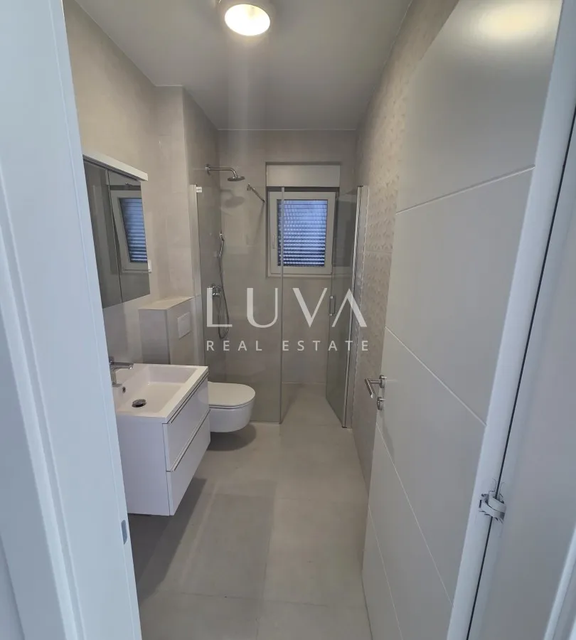 Novalja, moderne Neubauwohnung, A3, NKP 69 m²