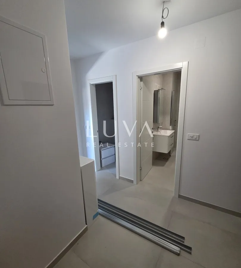 Novalja, modern new build apartment, A1/Z1, NKP 79 m²