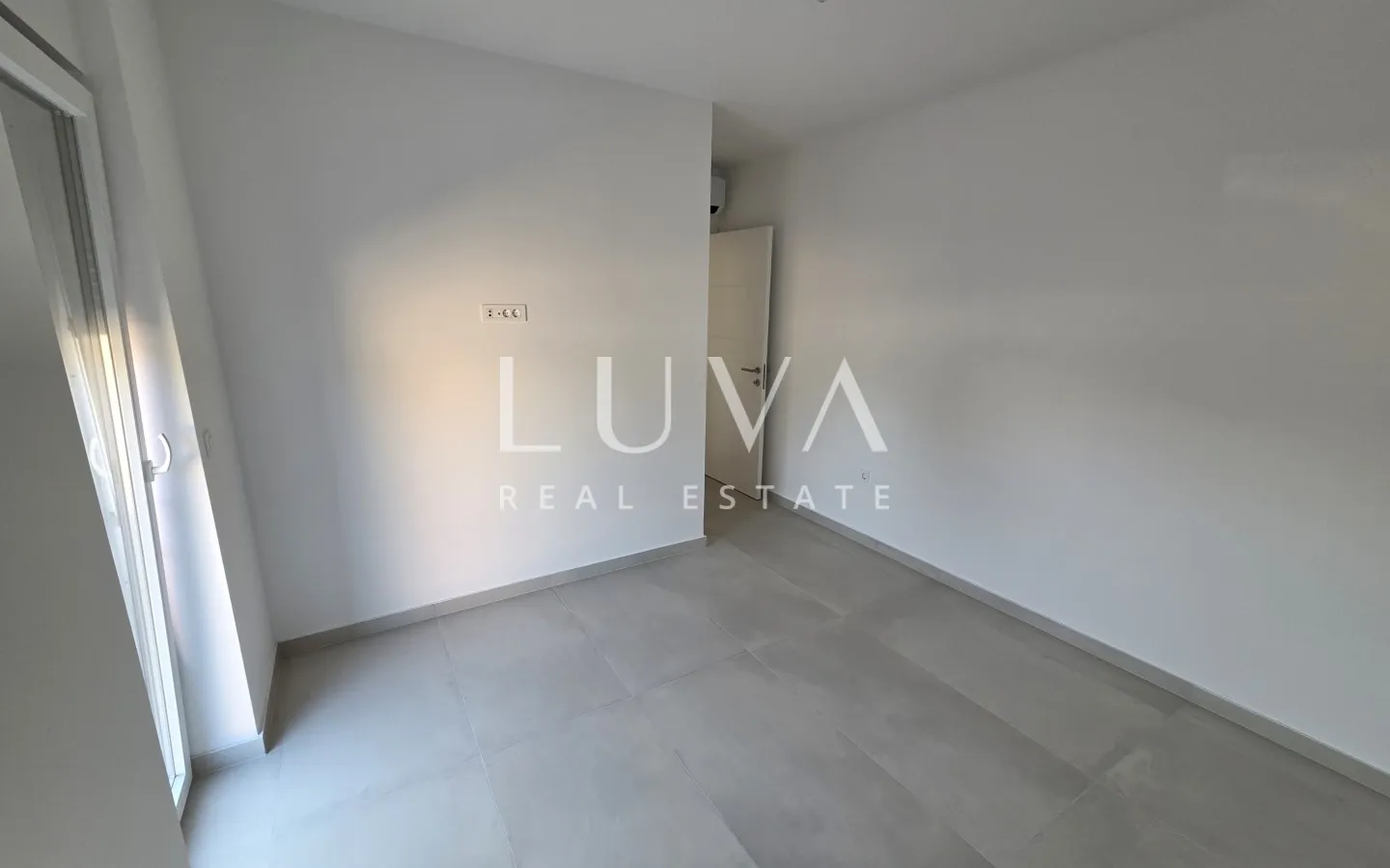 Novalja, modern new build apartment, A1/Z1, NKP 79 m²