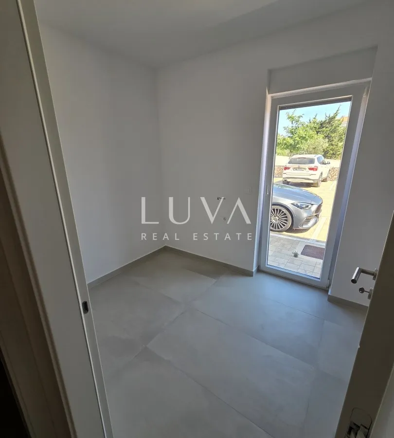 Novalja, modern new build apartment, A1/Z1, NKP 79 m²