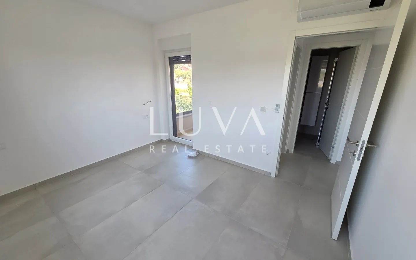 Novalja, modern new build apartment, S2/Z1, NKP 76 m²