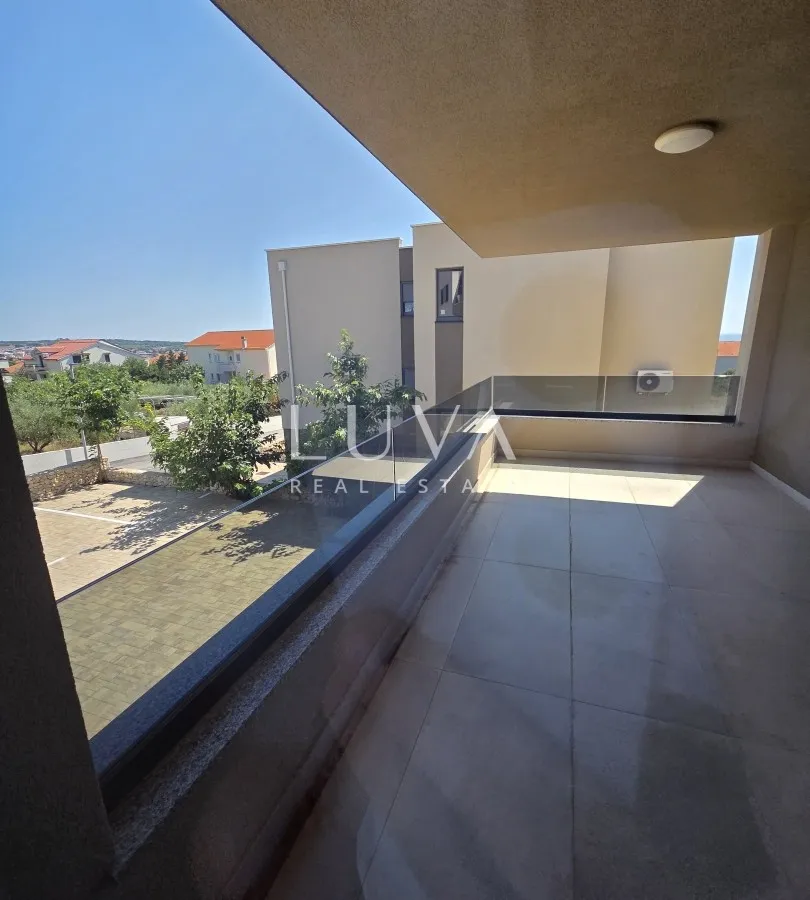 Novalja, modern new build apartment, A2/Z1, NKP 75 m²