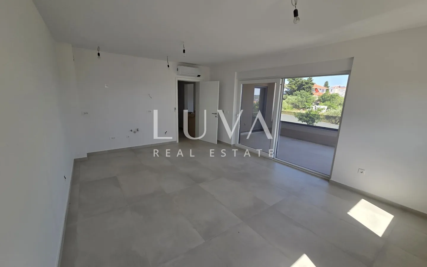 Novalja, modern new build apartment, A2/Z1, NKP 75 m²