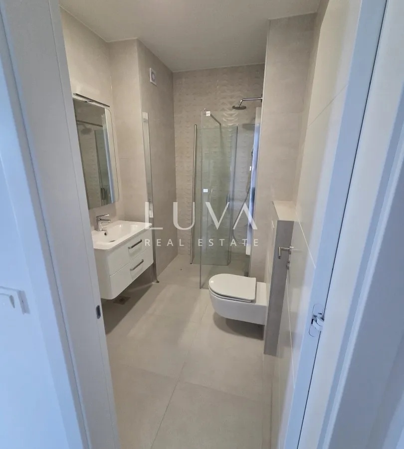 Novalja, modern new build apartment, A3/Z1, NKP 75 m²
