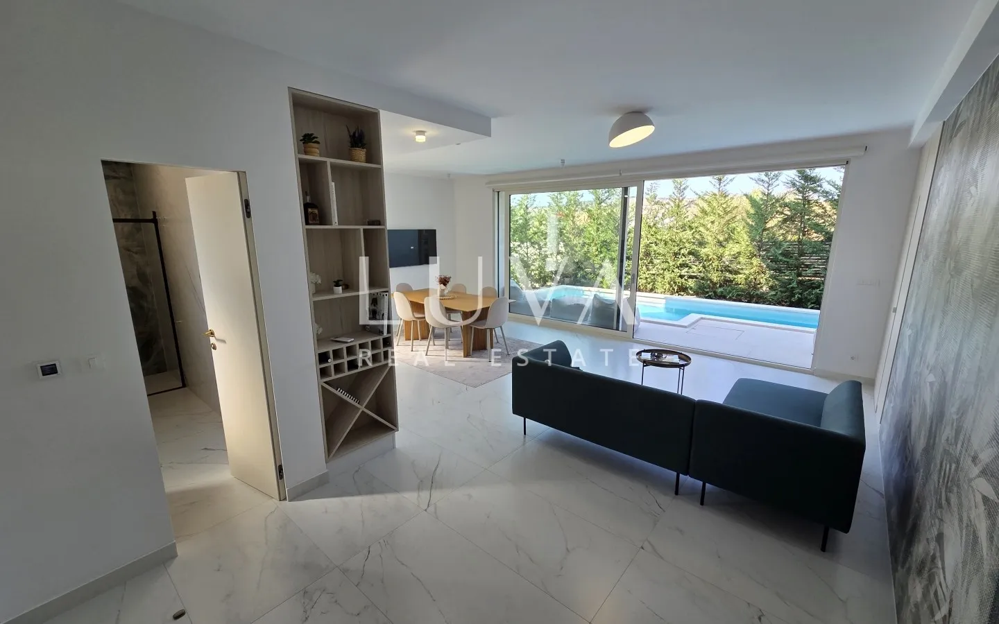 Trogir, Seget Vranjica, house 200m2 with pool by the sea